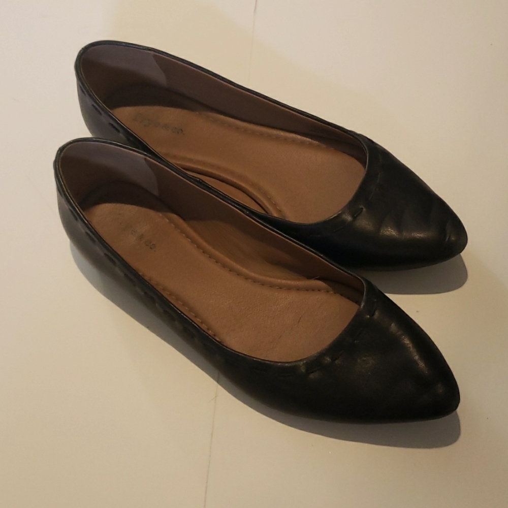 FRYE Pointed Black Leather Flats Size 8